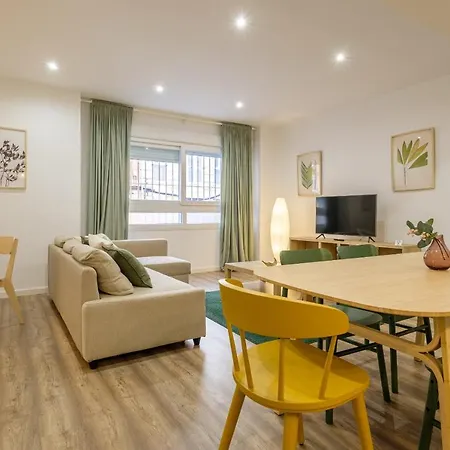 With Fluffy Beds & Private Patio Apartment Valencia