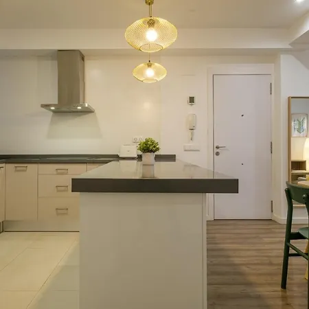 With Fluffy Beds & Private Patio * Valencia