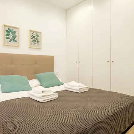 Apartment With Fluffy Beds & Private Patio