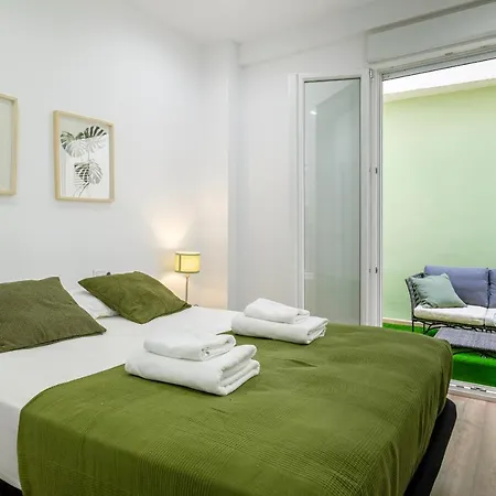 With Fluffy Beds & Private Patio Apartment
