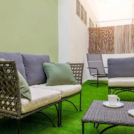 Apartment With Fluffy Beds & Private Patio Valencia